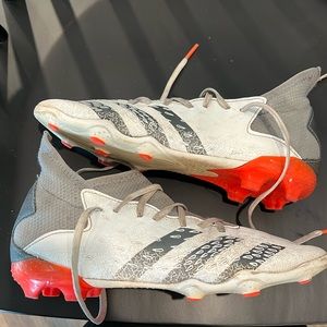 Adidas predator size 6 boys soccer cleats white and grey